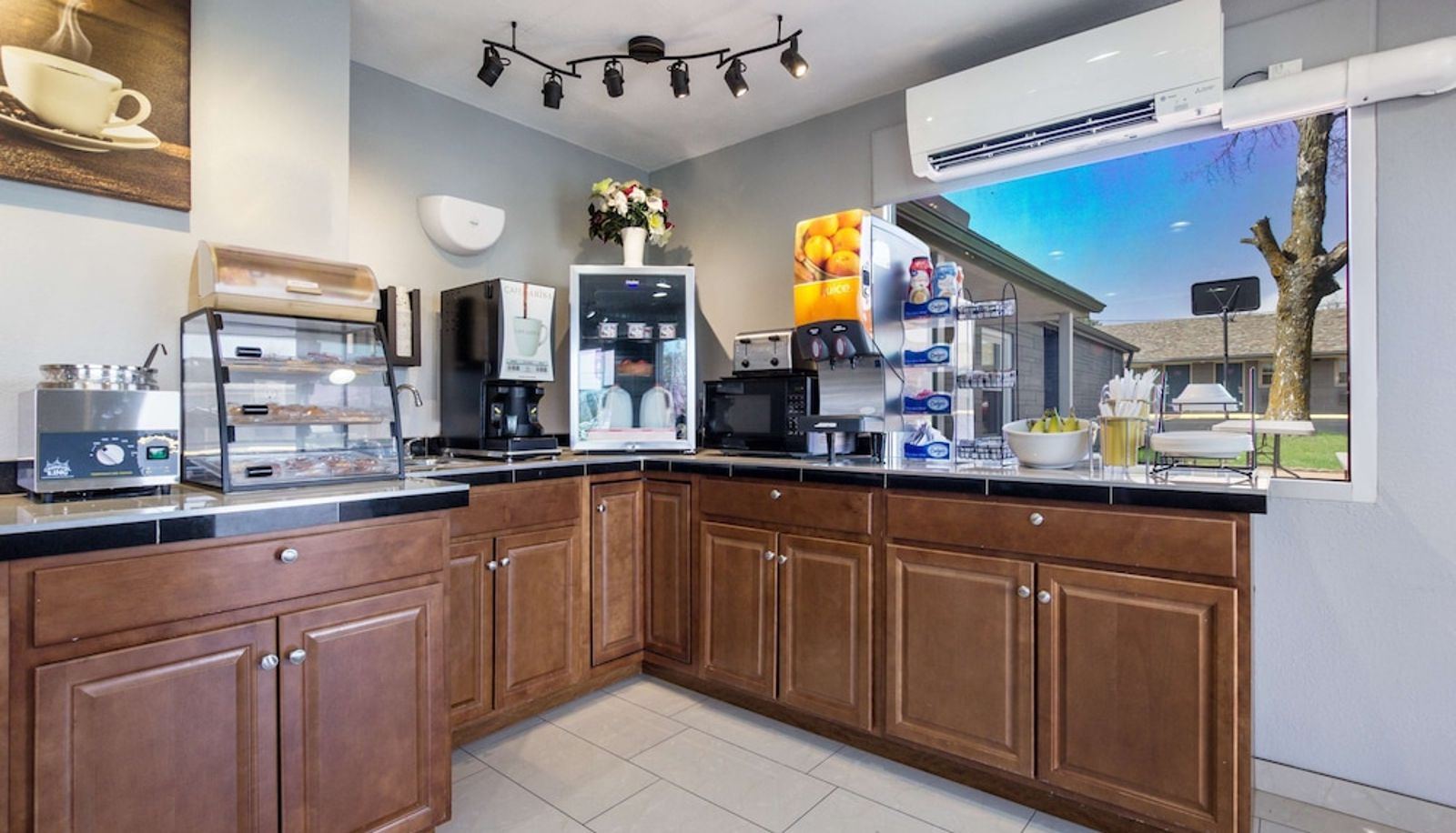 Salle de petit-déjeuner - Knights Inn and Suites Salem