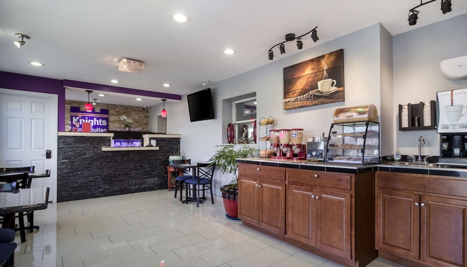 Hall - Knights Inn and Suites Salem