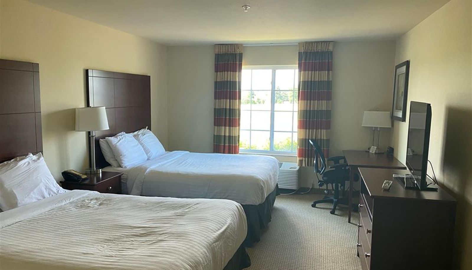 Zimmer - AmericInn by Wyndham Oshkosh