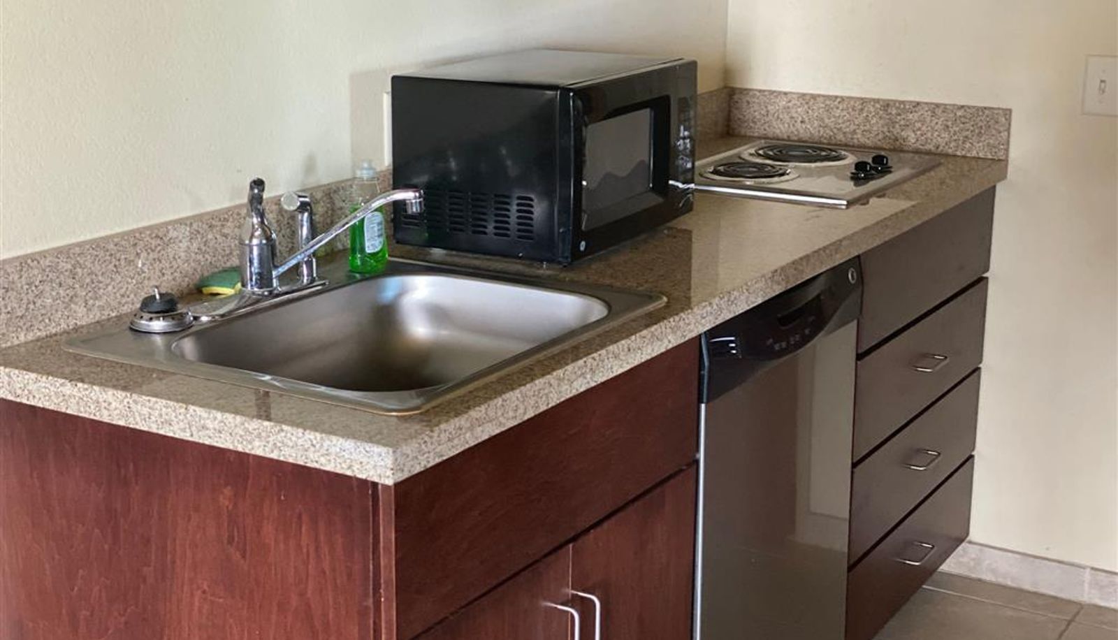 Zimmer - AmericInn by Wyndham Oshkosh