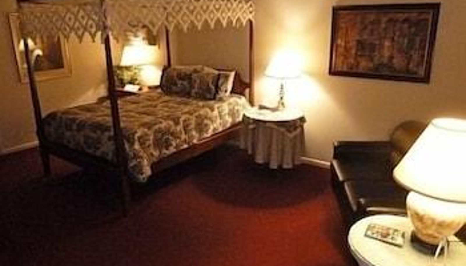 Camera standard - Crescent Lodge and Country Inn