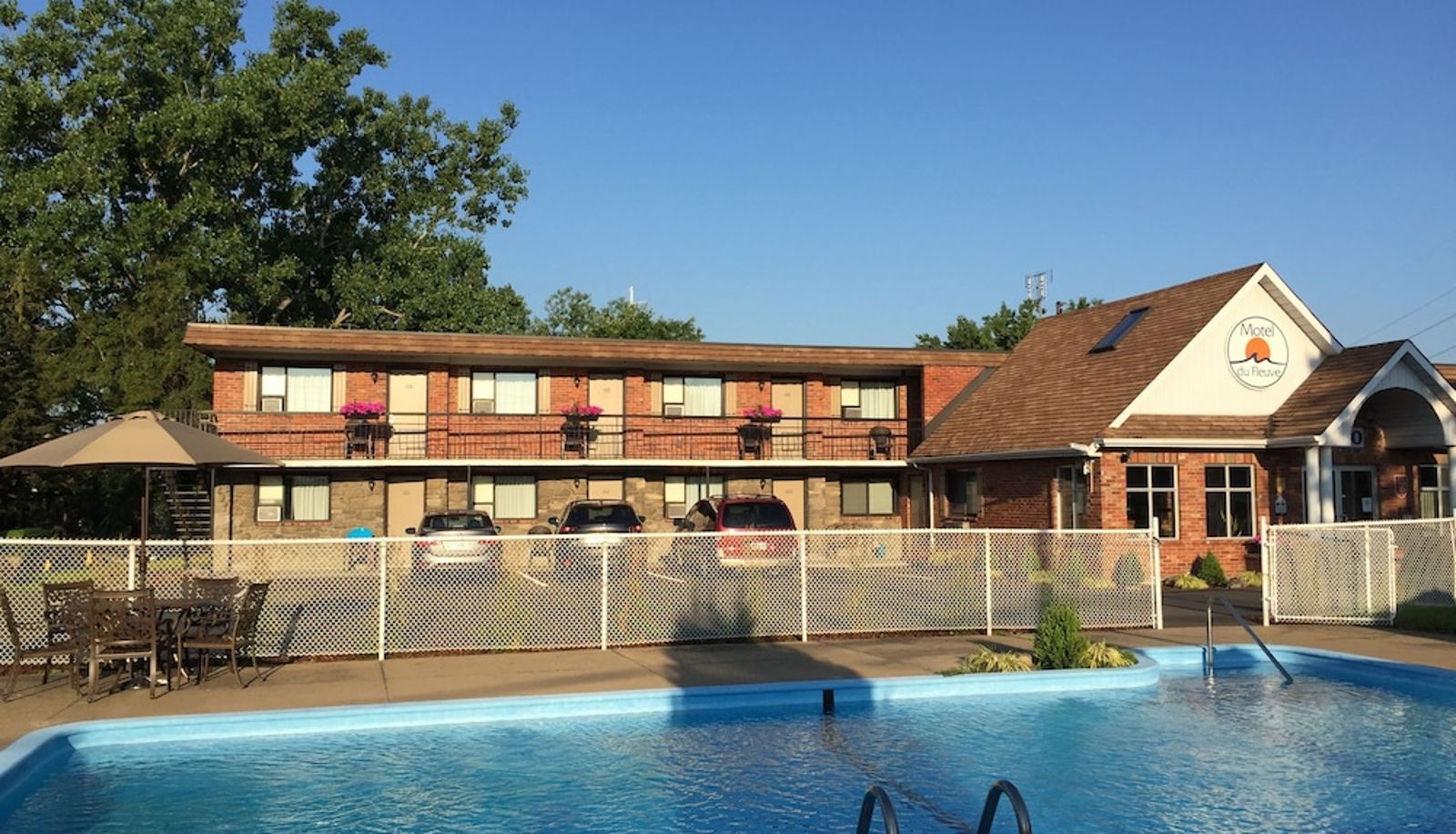 Piscina - Motel et Appartements du Fleuve