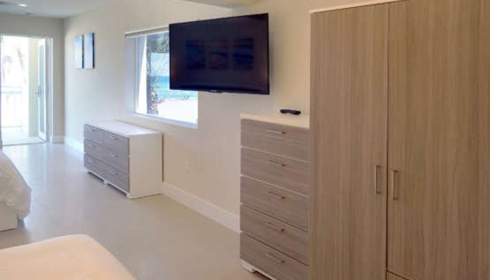Hall - The Diane Oceanfront Suites