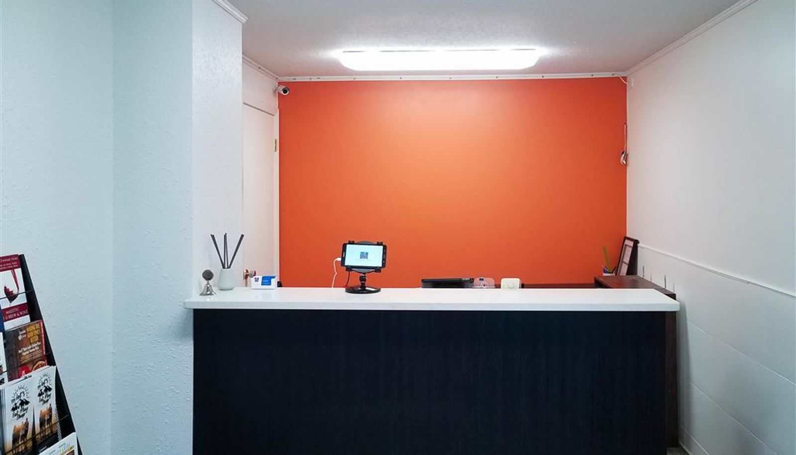 Hall - Motel 6 Cranbrook BC