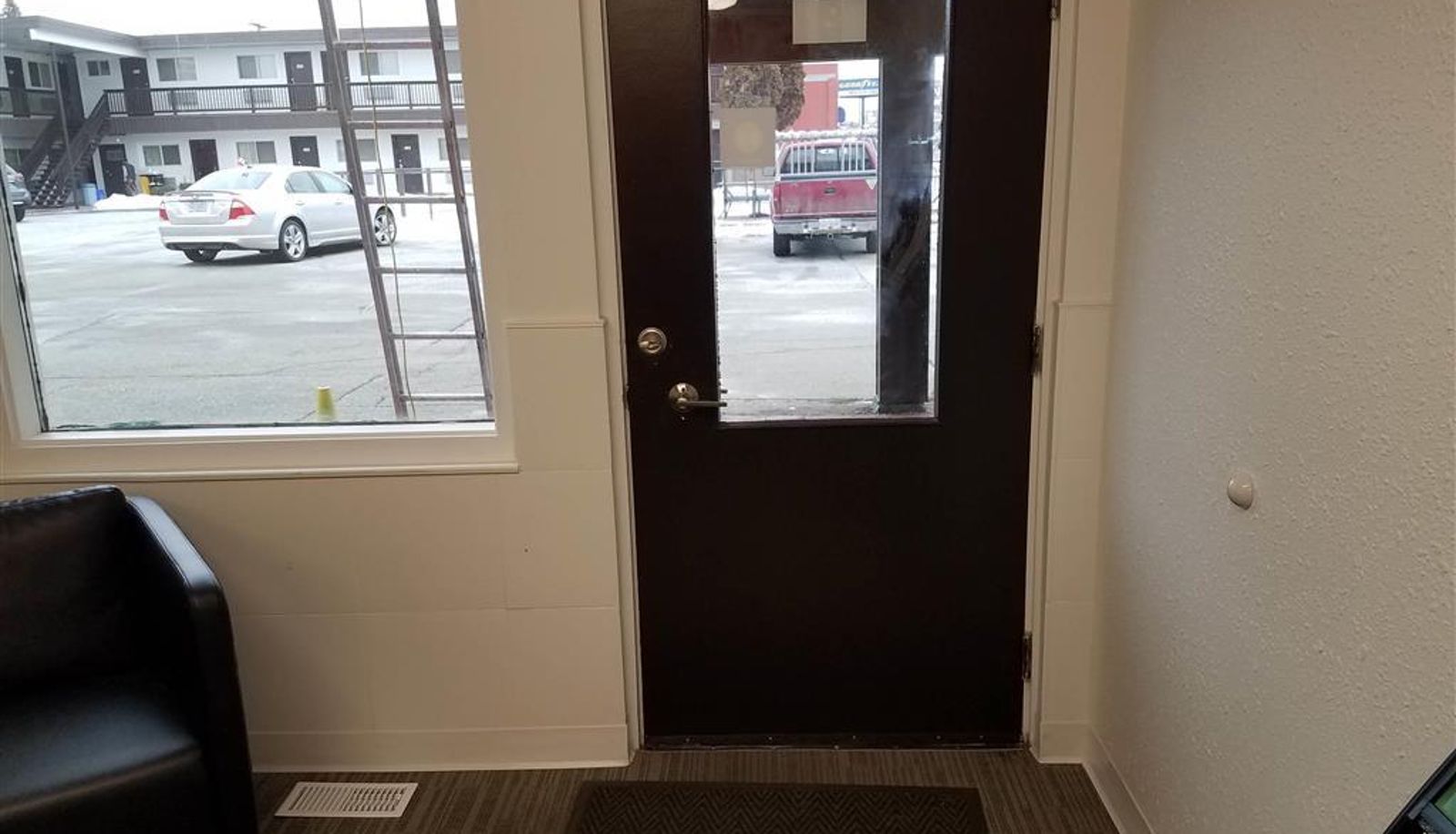 Hall - Motel 6 Cranbrook BC