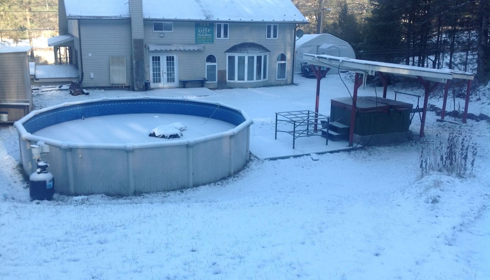 Piscine - Gite de la Pisciculture B&B