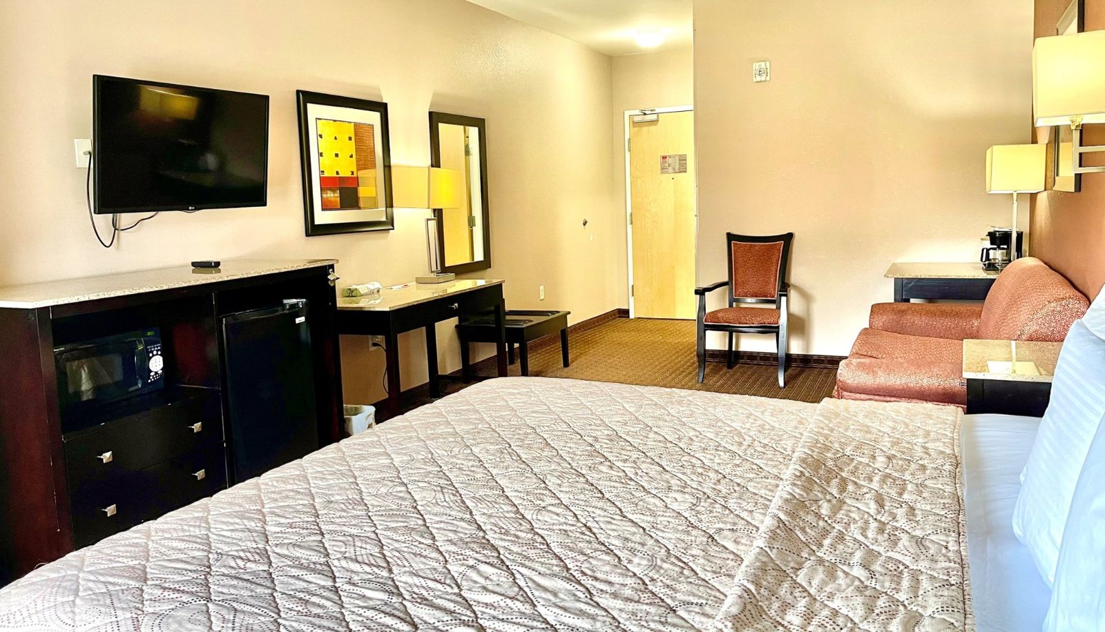 Camera - Red Carpet Inn and Suites Monmouth JCT