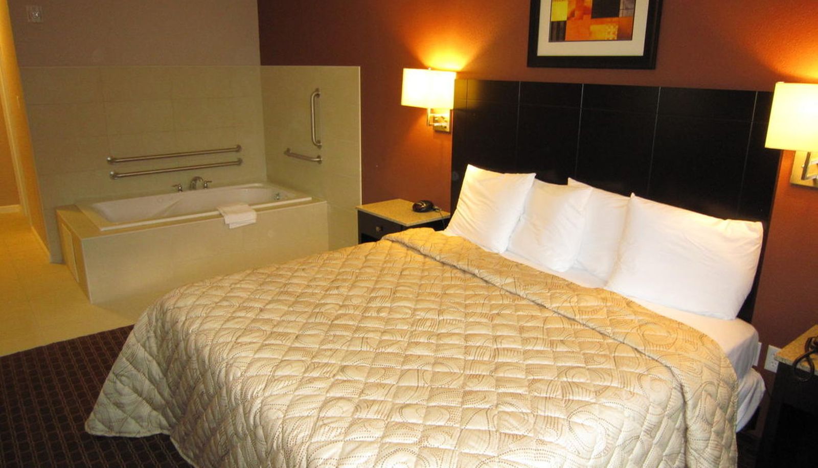 Camera - Red Carpet Inn and Suites Monmouth JCT