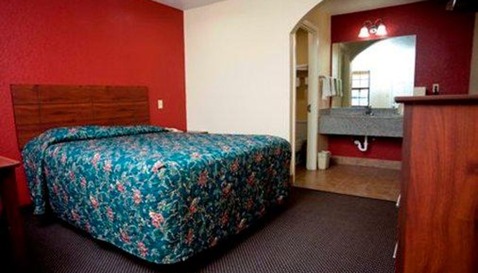 Room - Budget Inn - Buffalo
