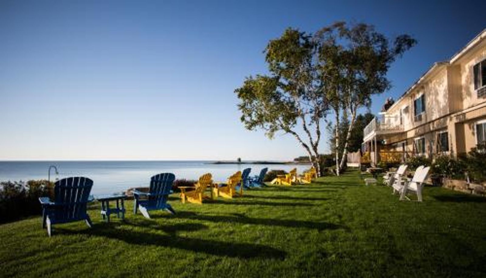 Terrace - Beachfront Inn