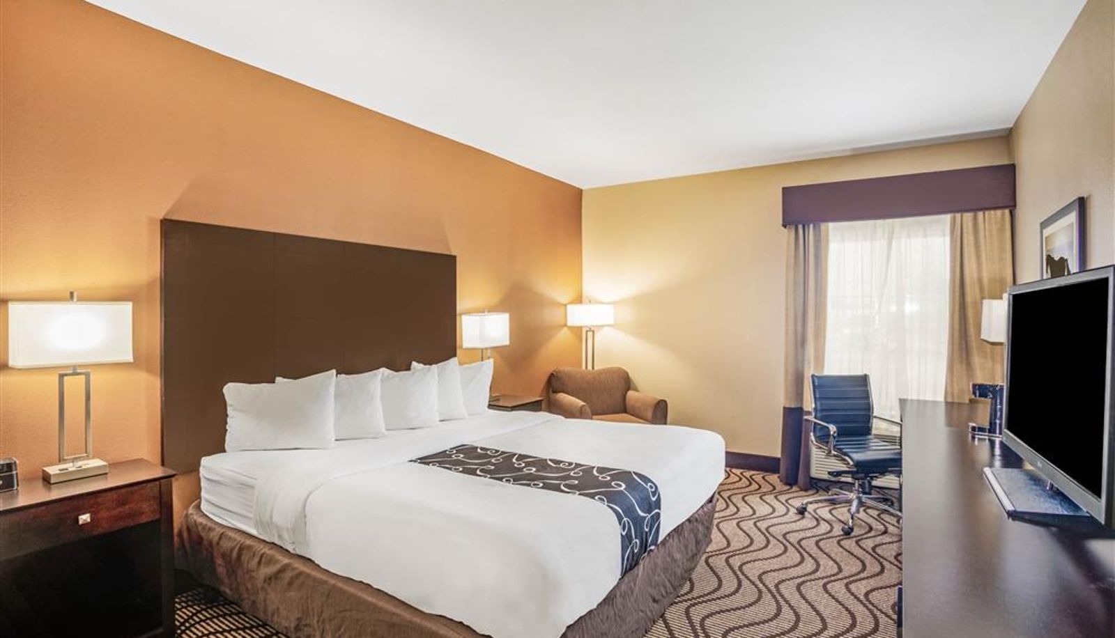 Room - La Quinta Inn & Suites by Wyndham Beeville