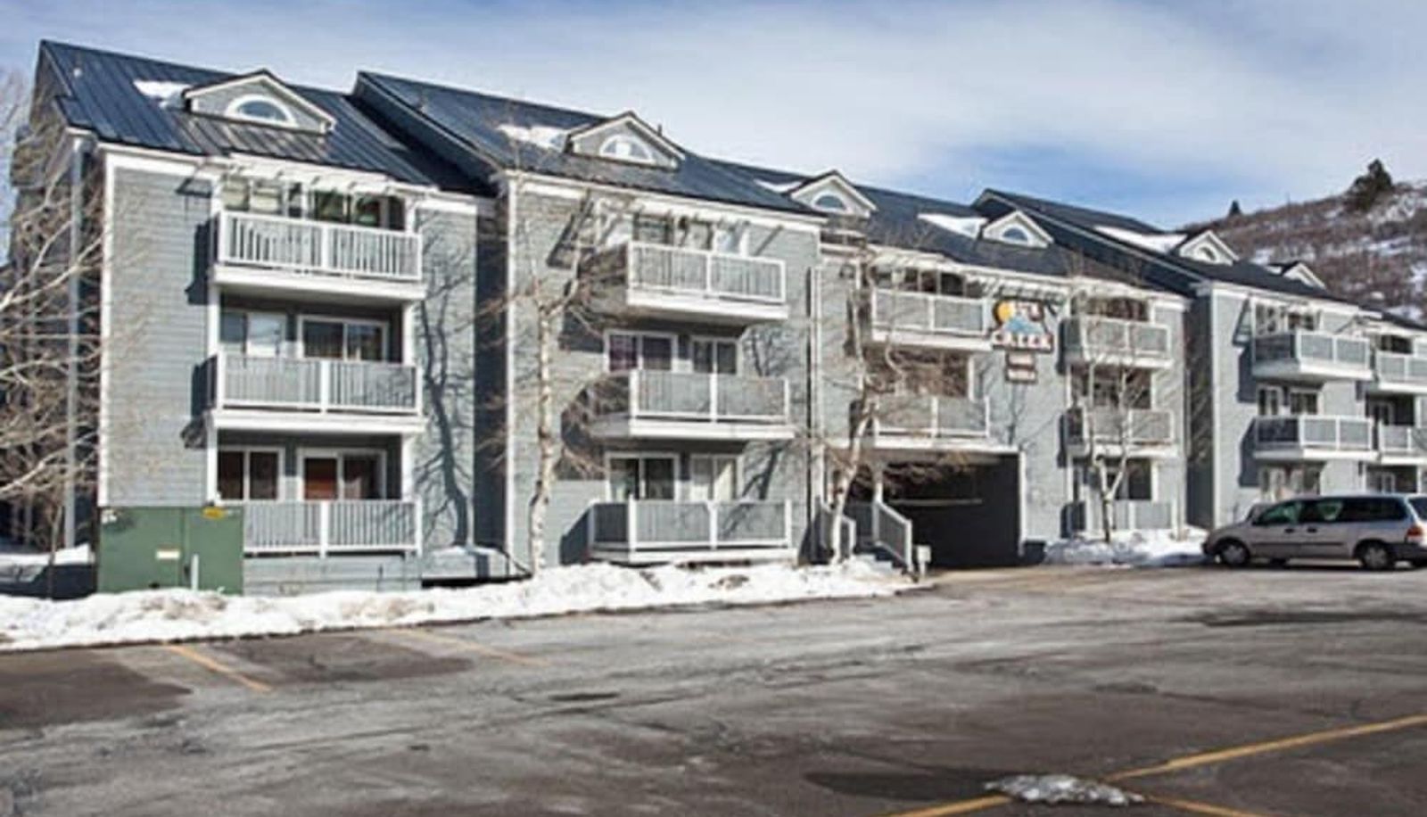 Info - 2 min to Sundance HQ  4 min to ski  3 bath  3 bedroom Park City Condo with 6 beds