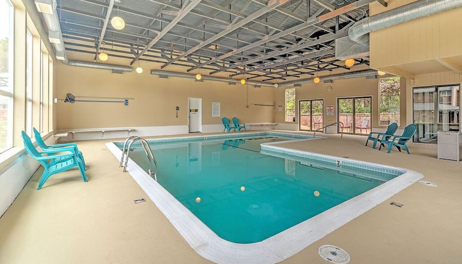 Pool - Cavalier Beachfront Condominiums