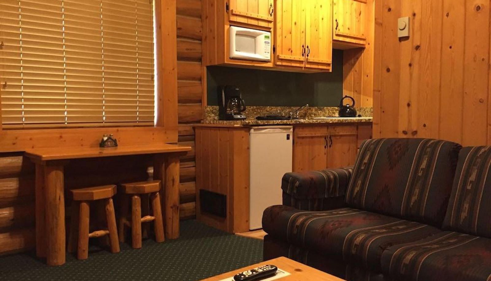 Camera standard - Somer's Bay Log Cabin lodging