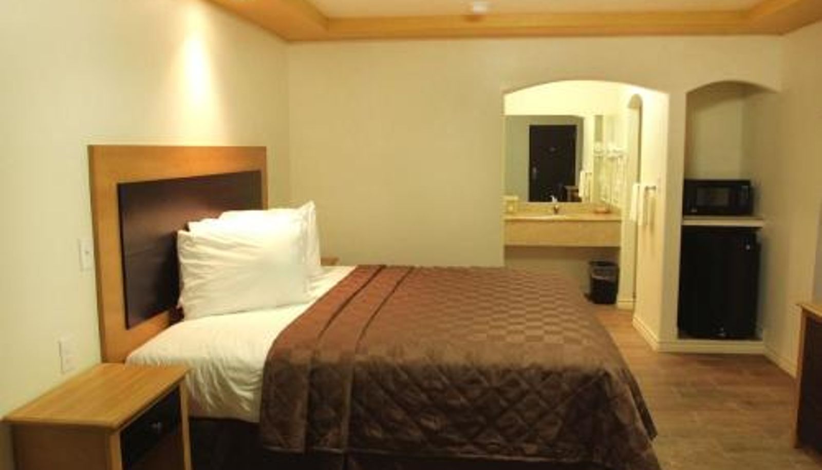 Info - Maverick Inn