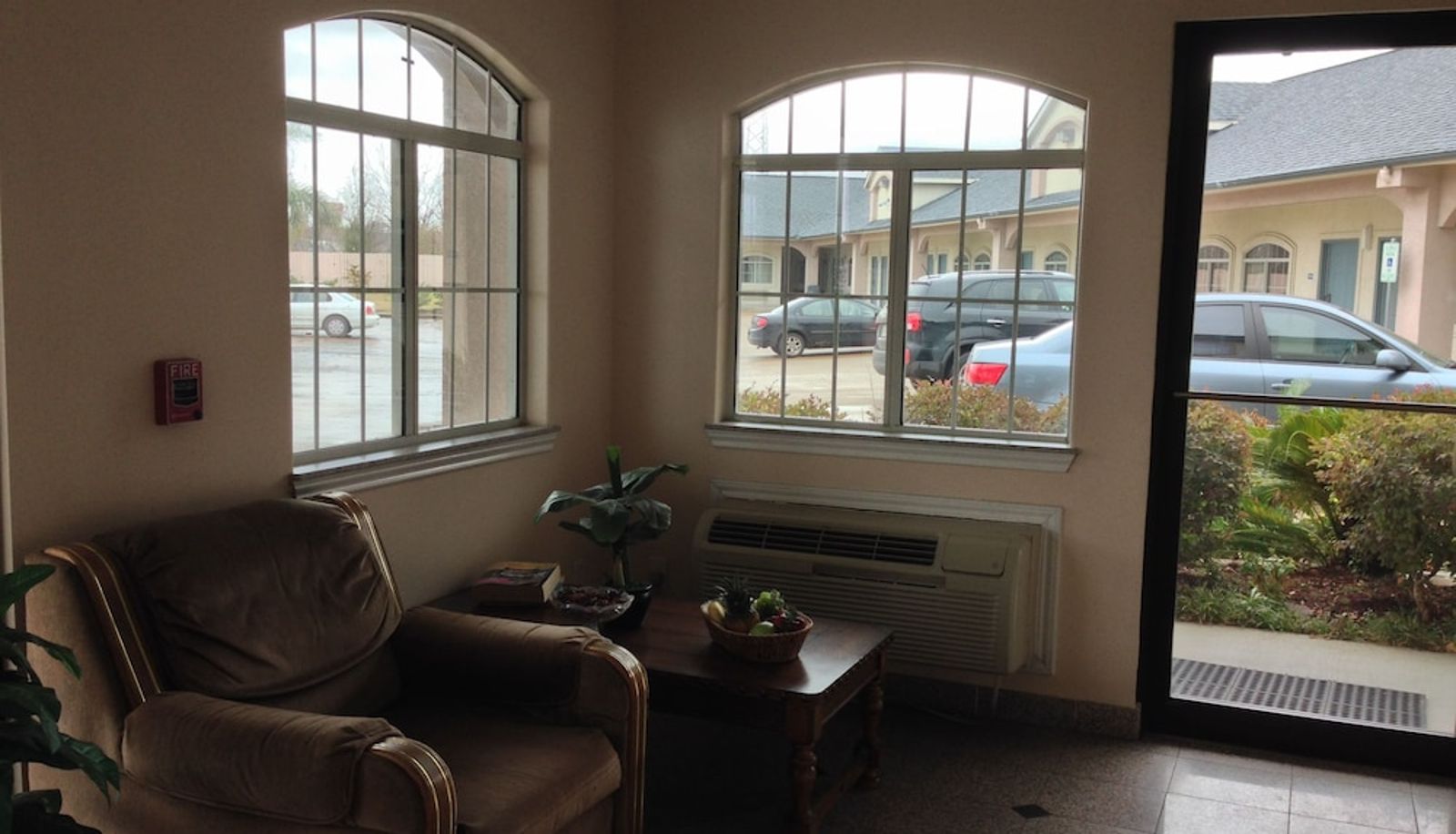 Hall - Camelot Inn & Suites Highway 290 NW Freeway