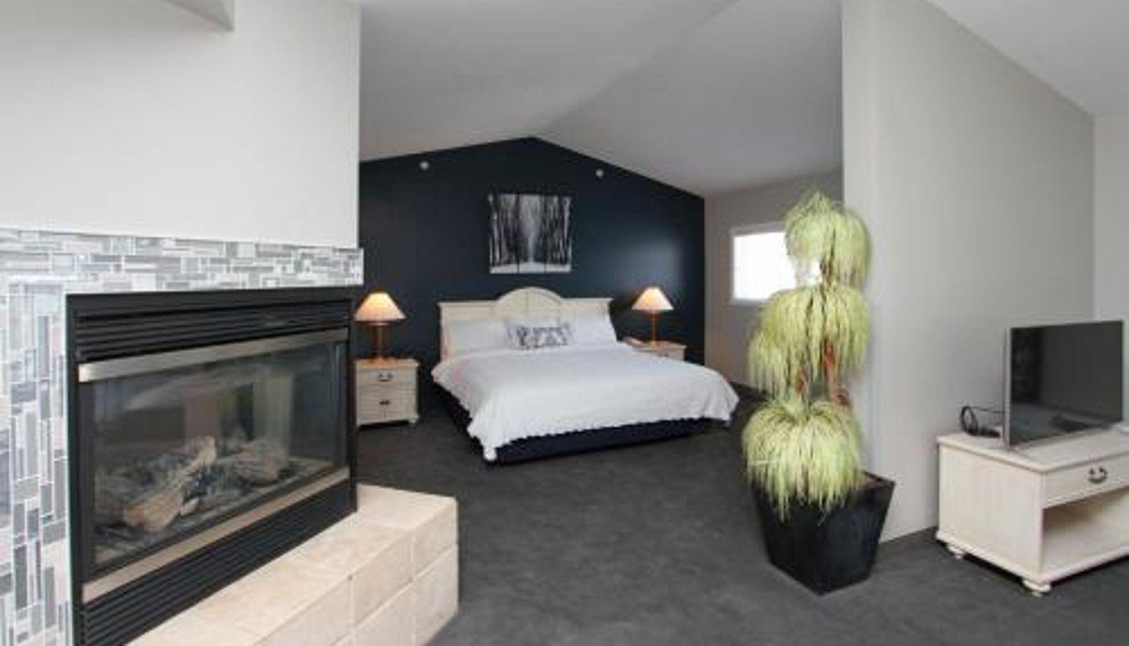 Suite - Bay Pointe Inn