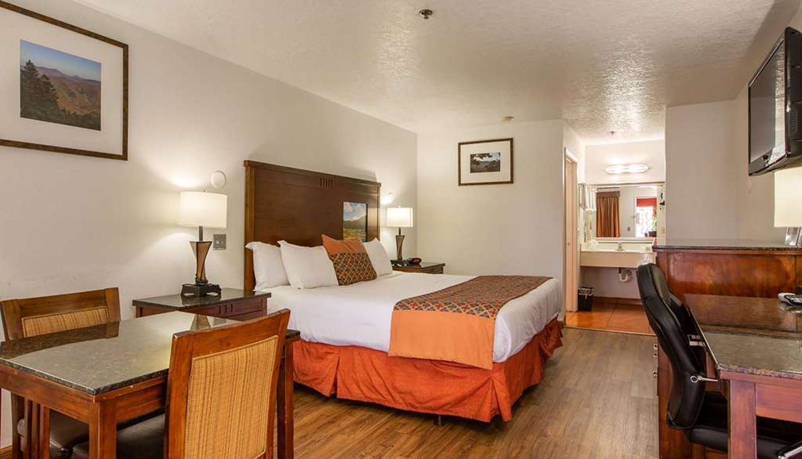Pokój - a Howard Johnson by Wyndham Sandia Peak Inn Old Town ABQ
