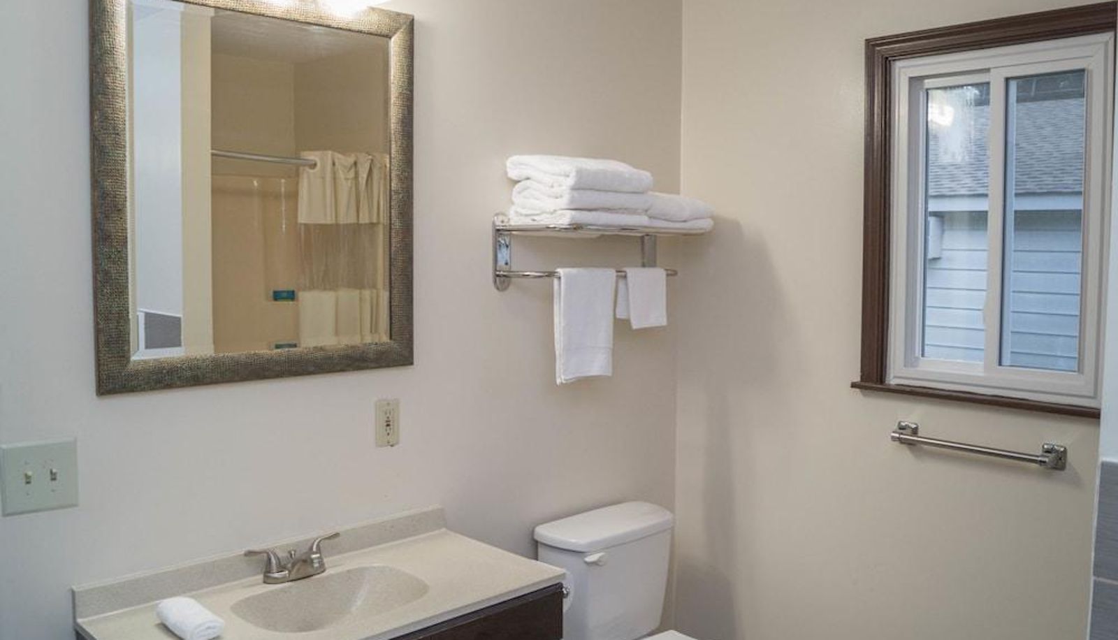 Pokój typu standard - Sullivan Trail Inn & Suites