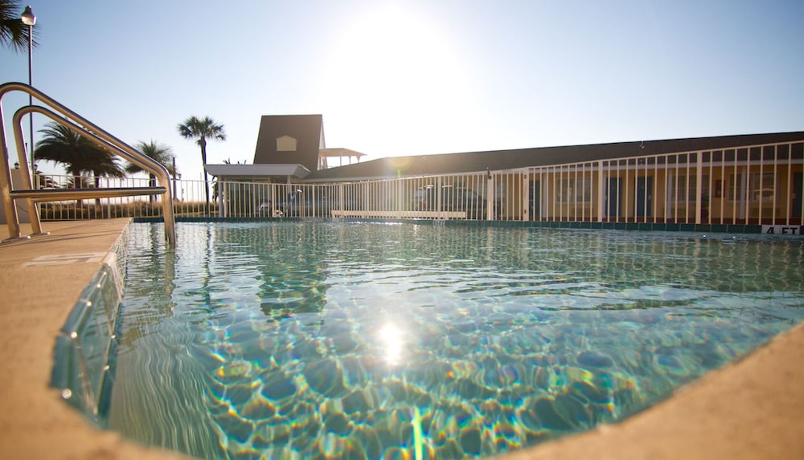 Pool - Edgewater Inn