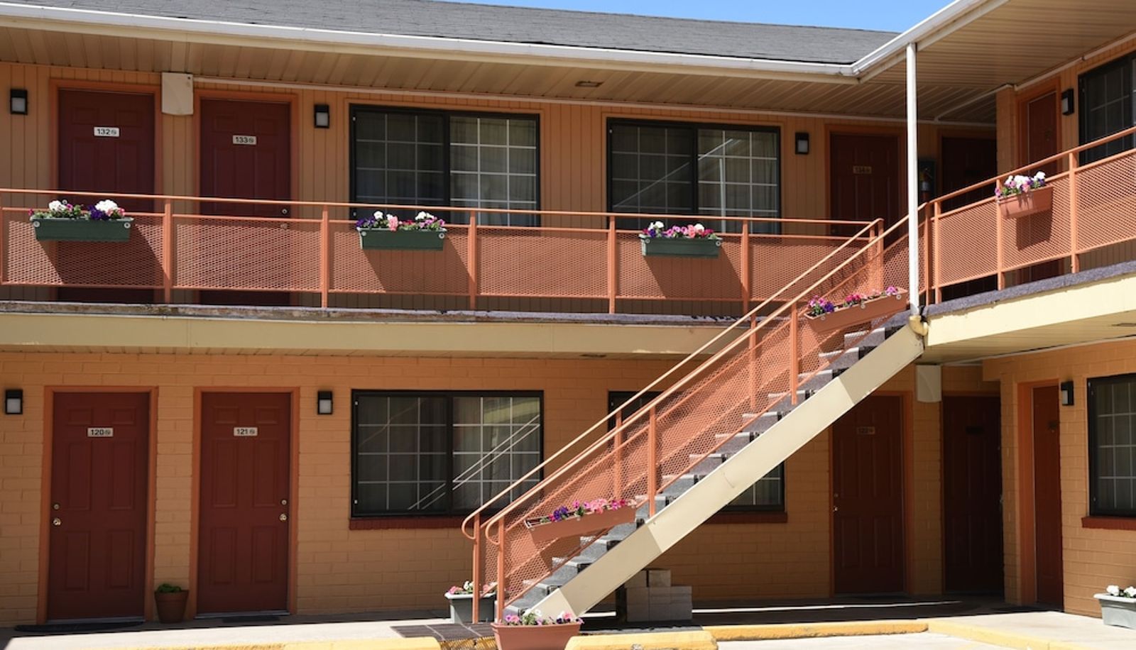 Info - Esquire Inn