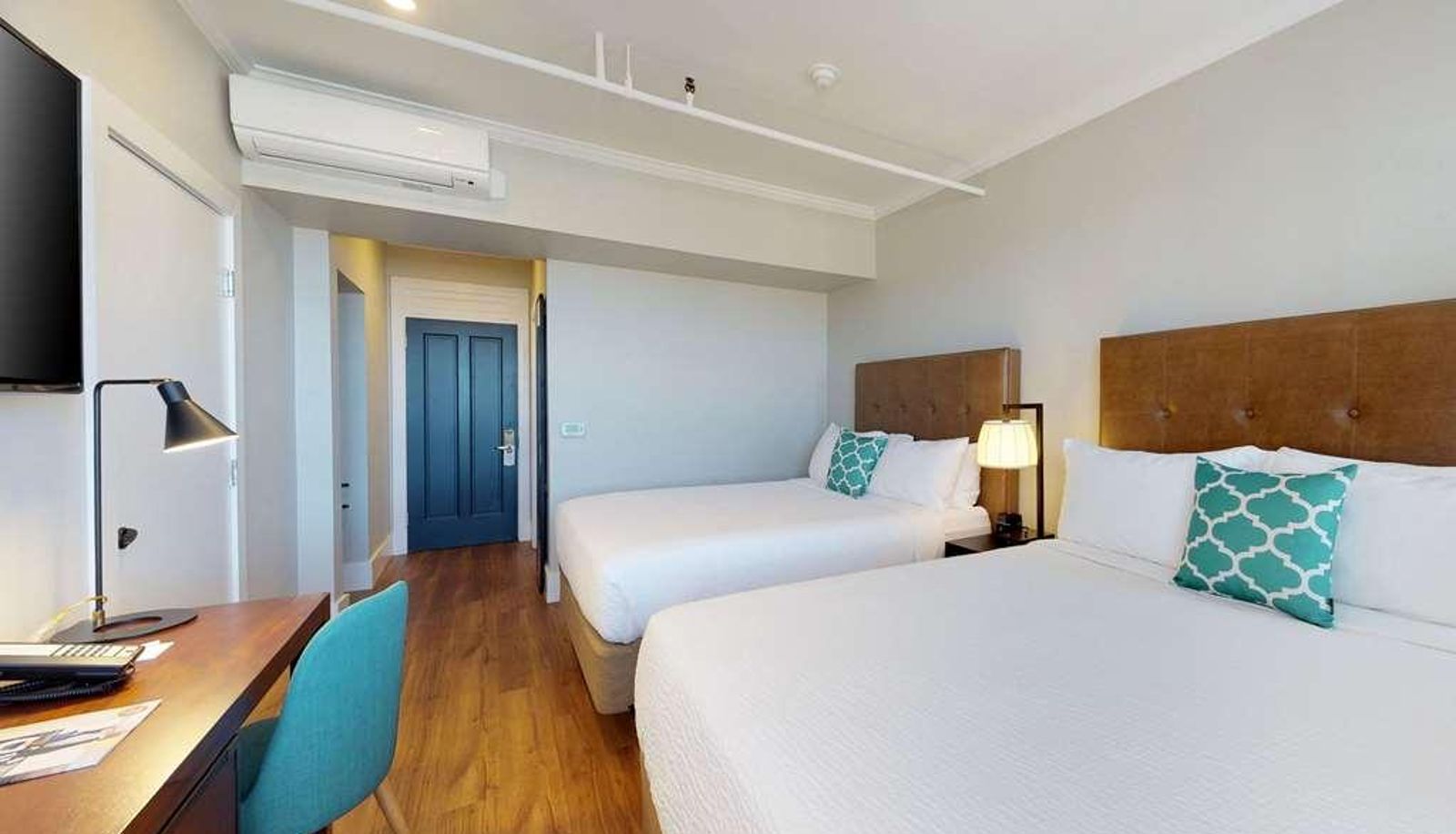 Quadruple room - Hotel Petaluma Tapestry Collection by Hilton