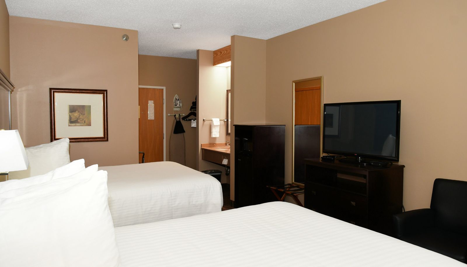 Zimmer - Cobblestone Inn & Suites - Lake View