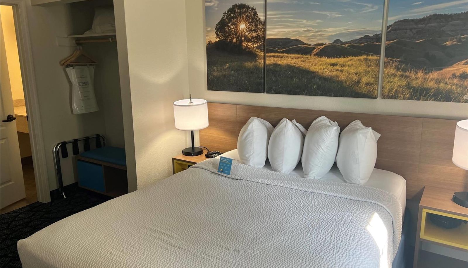 Room - Days Inn & Suites by Wyndham Columbus NE