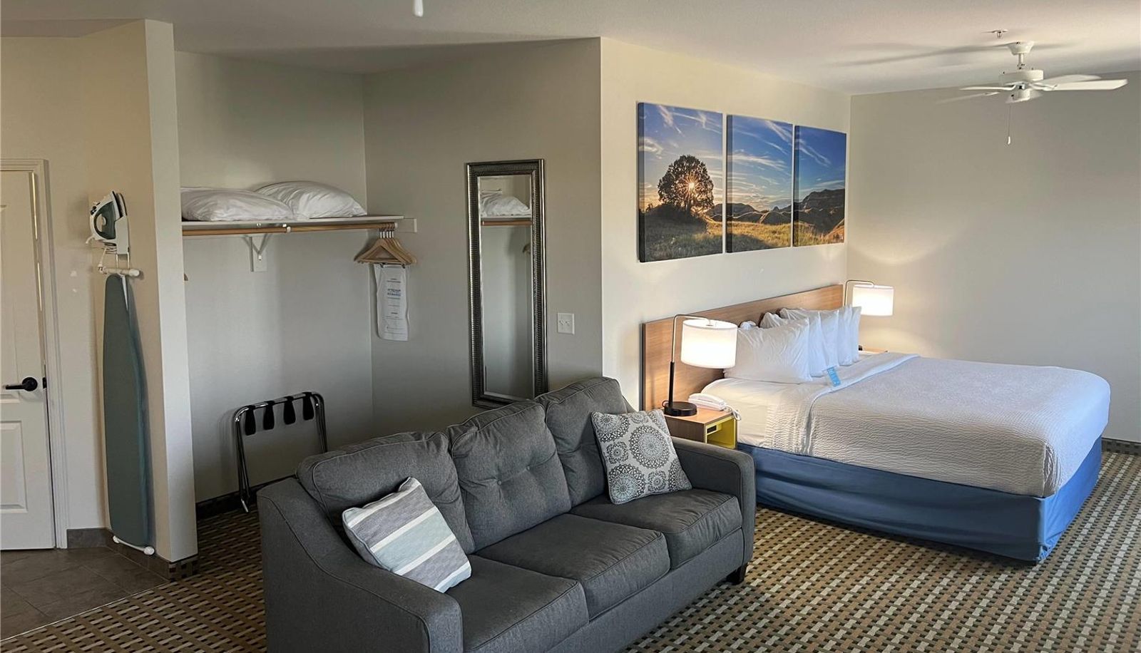 Room - Days Inn & Suites by Wyndham Columbus NE