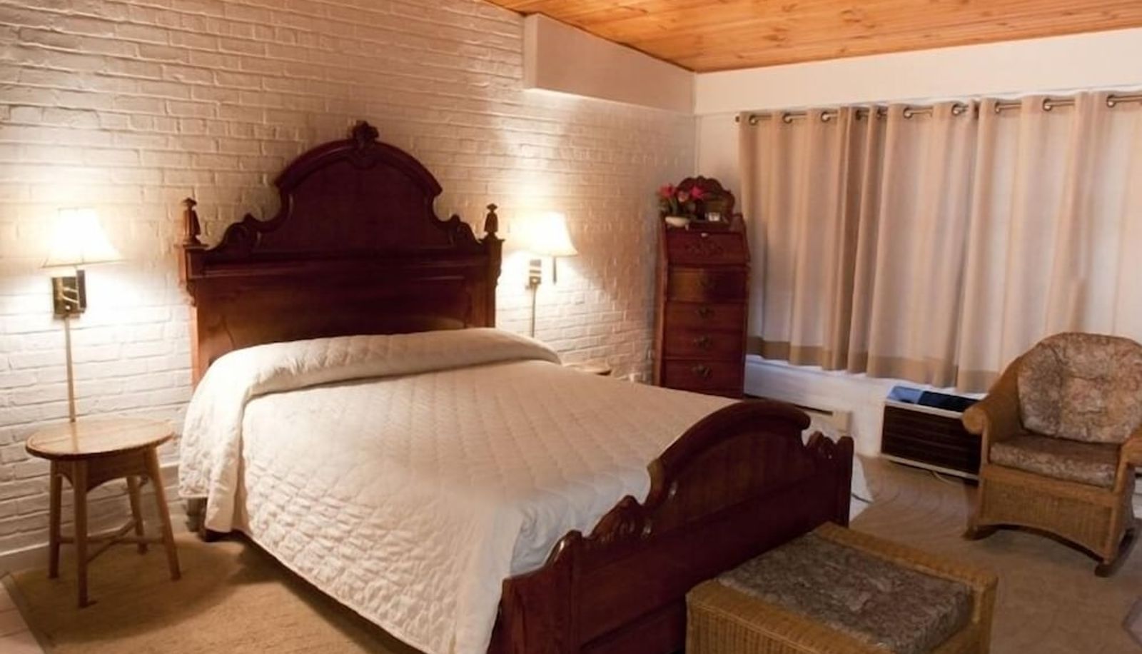 Info - Sybaris Pool Suites Mequon