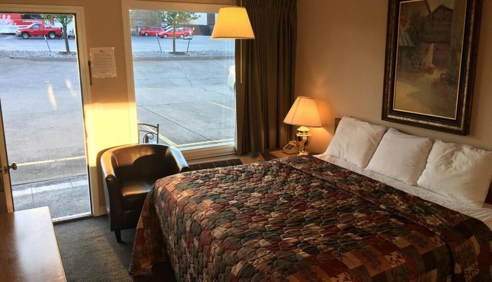 Camera standard - Oak Grove Inn