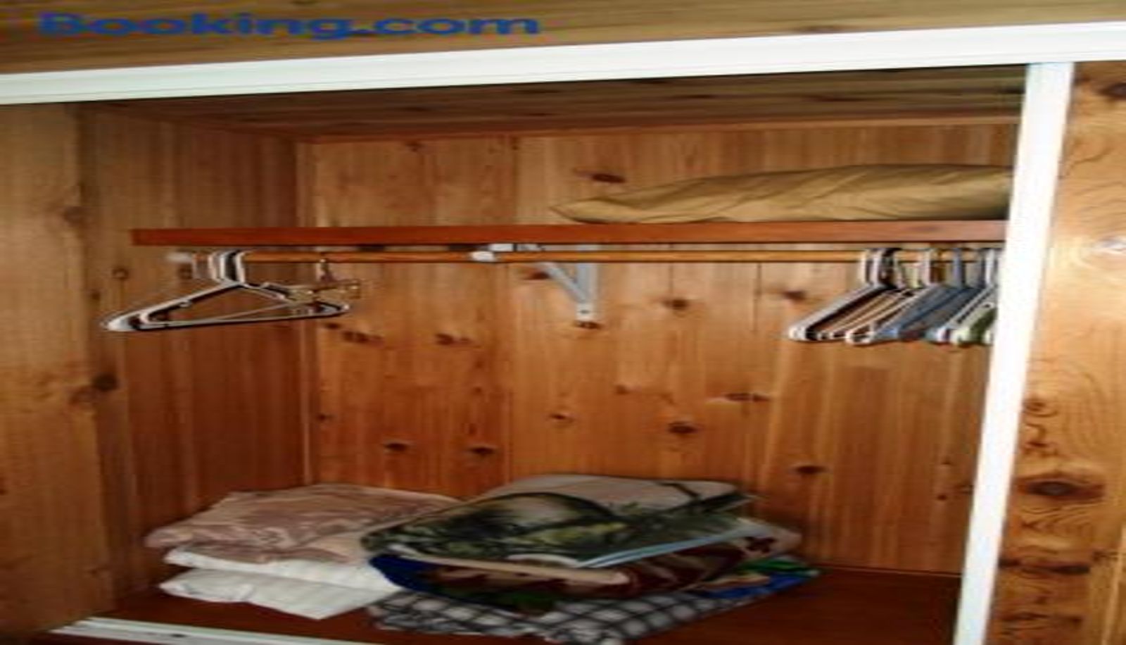 Family room - Cedar Pines Resort