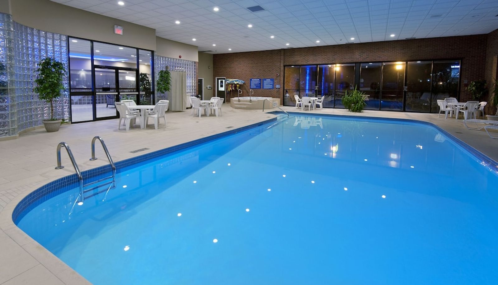 Pool - Visitors Inn