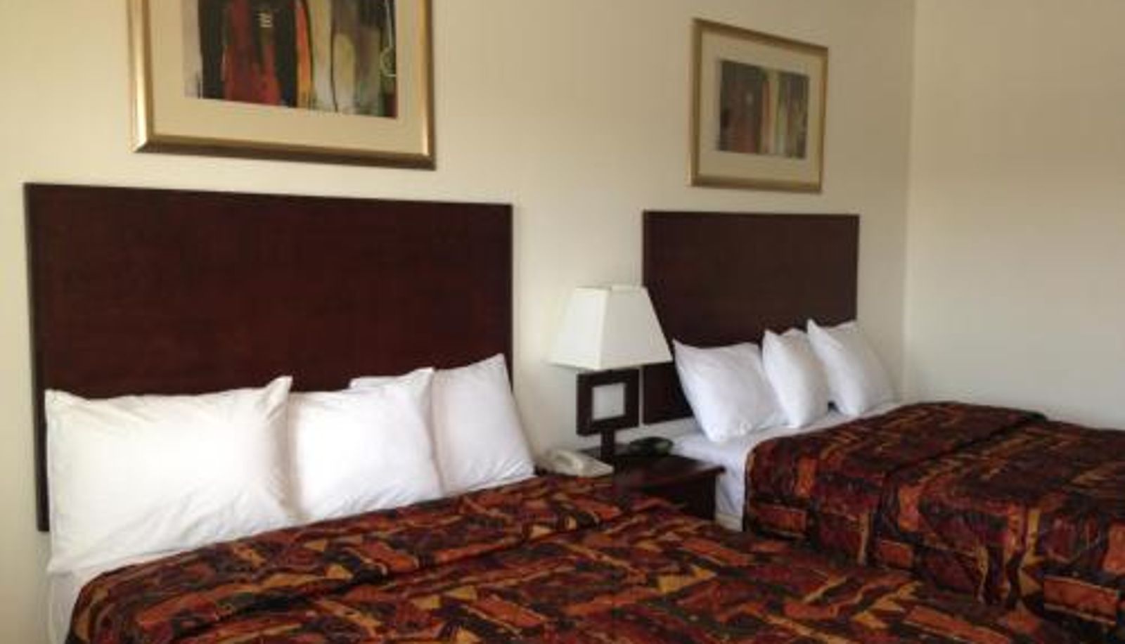 Room - America Inn & Suites