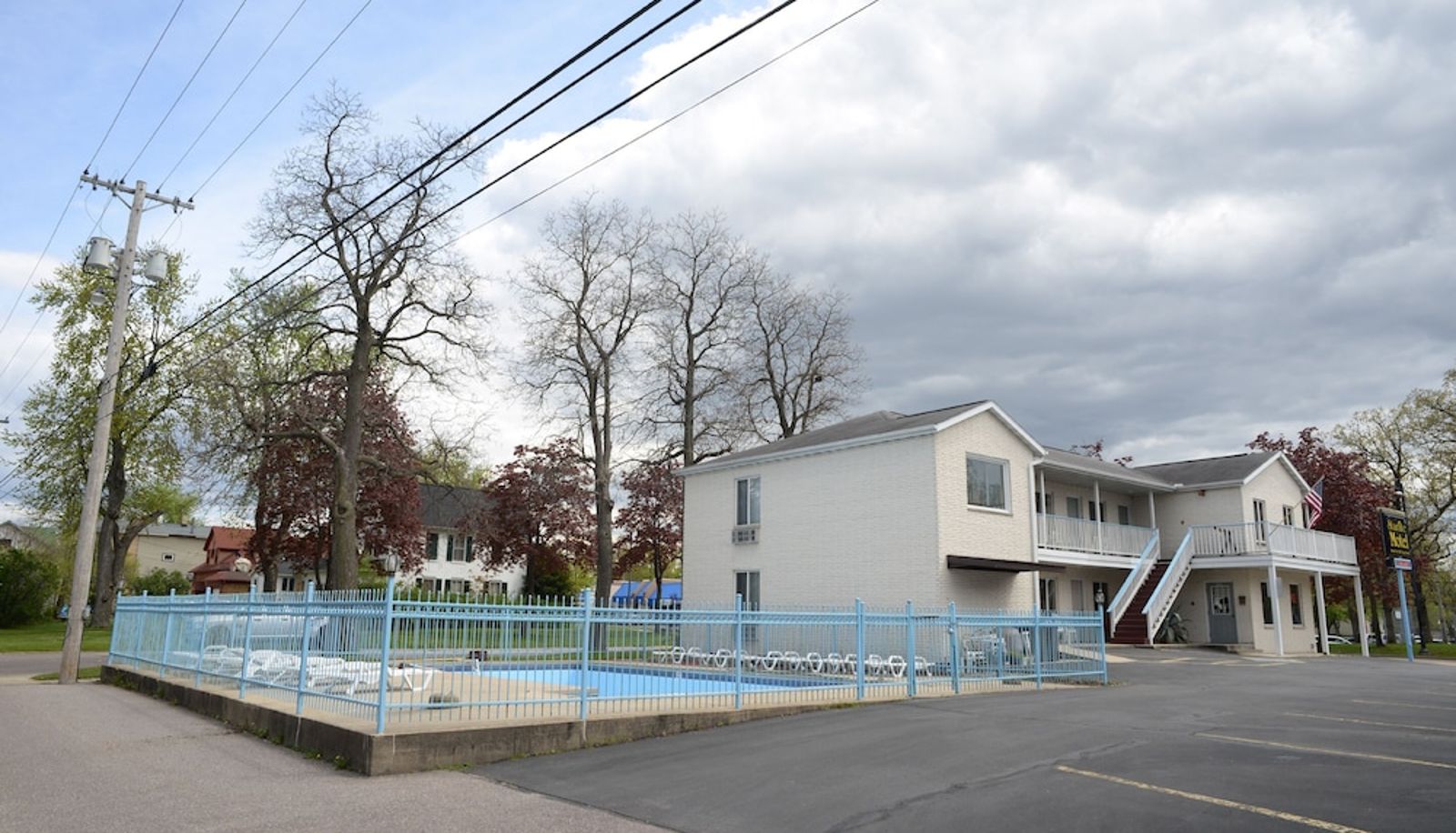 Pool - Starlite Motel