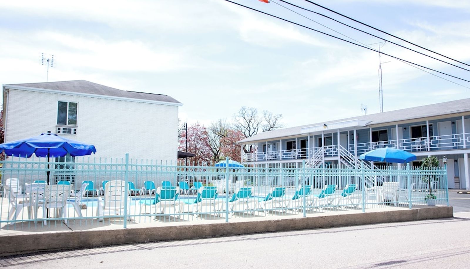 Pool - Starlite Motel