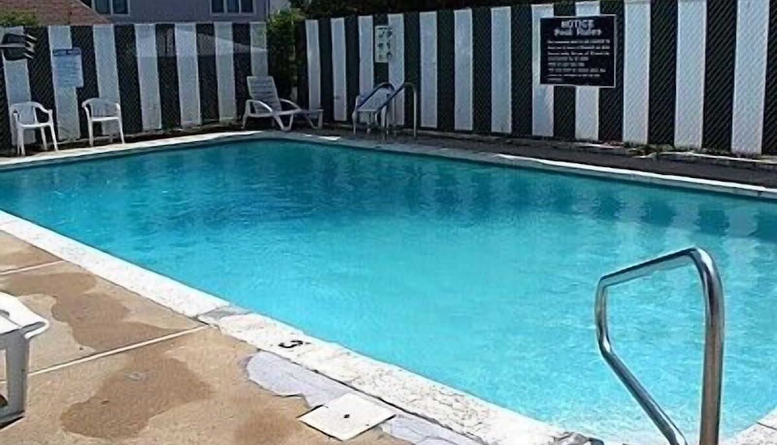 Pool - Aquarius Arms Motel