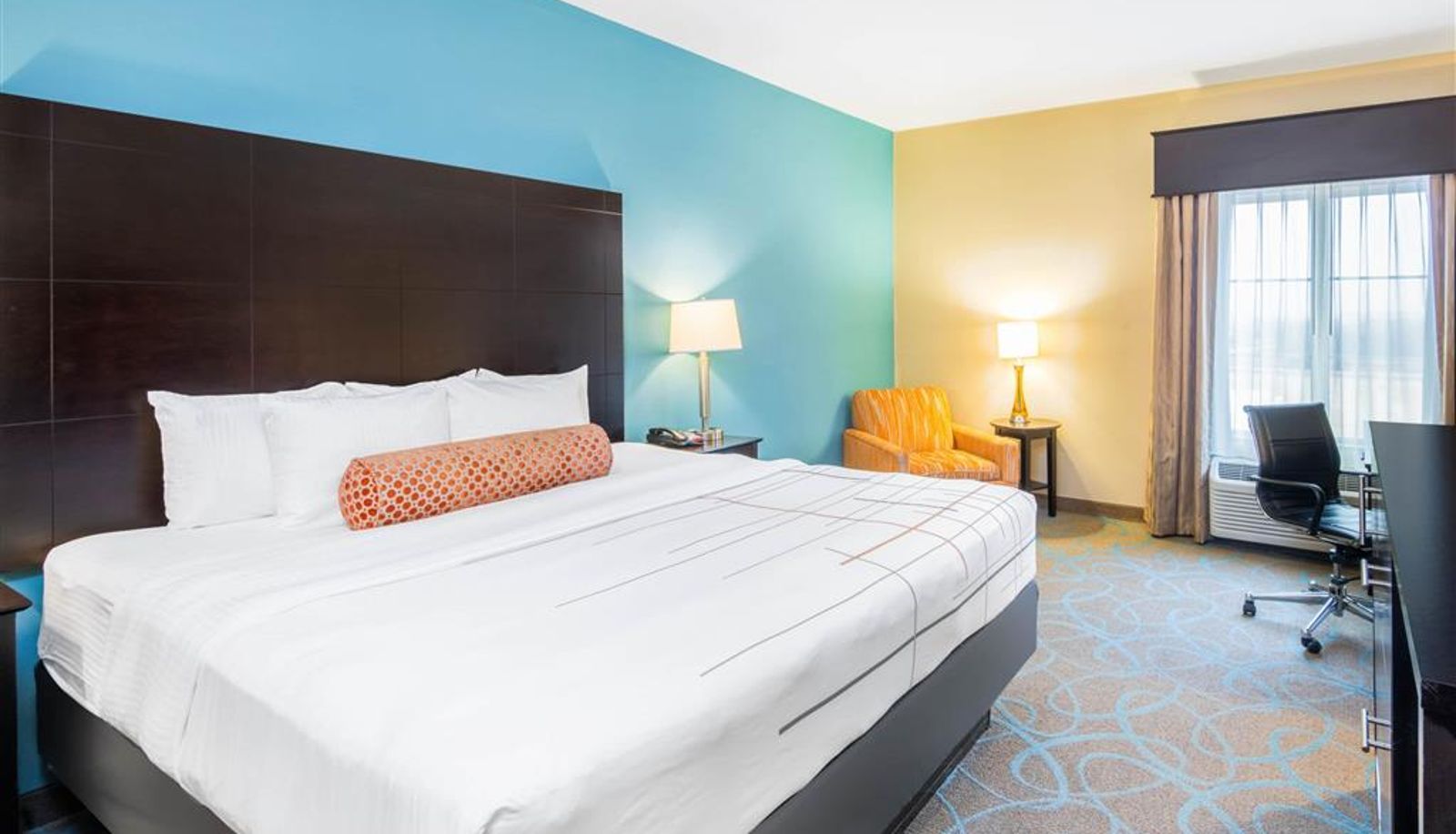 Camera - La Quinta Inn & Suites by Wyndham Clinton Historic Route 66