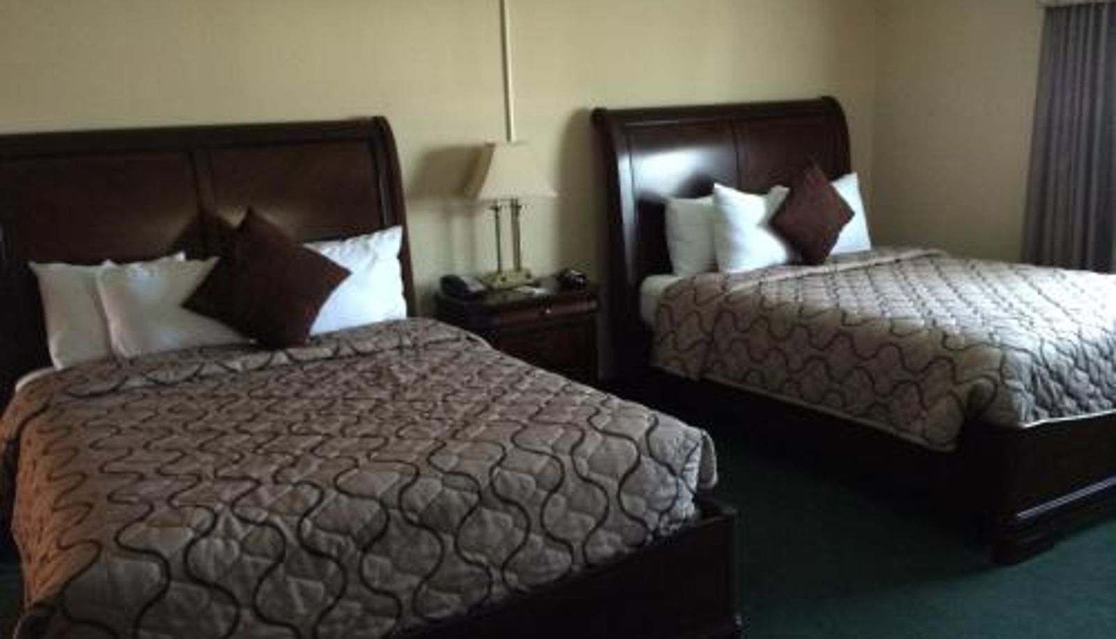 Room - Pacer Inn & Suites Motel