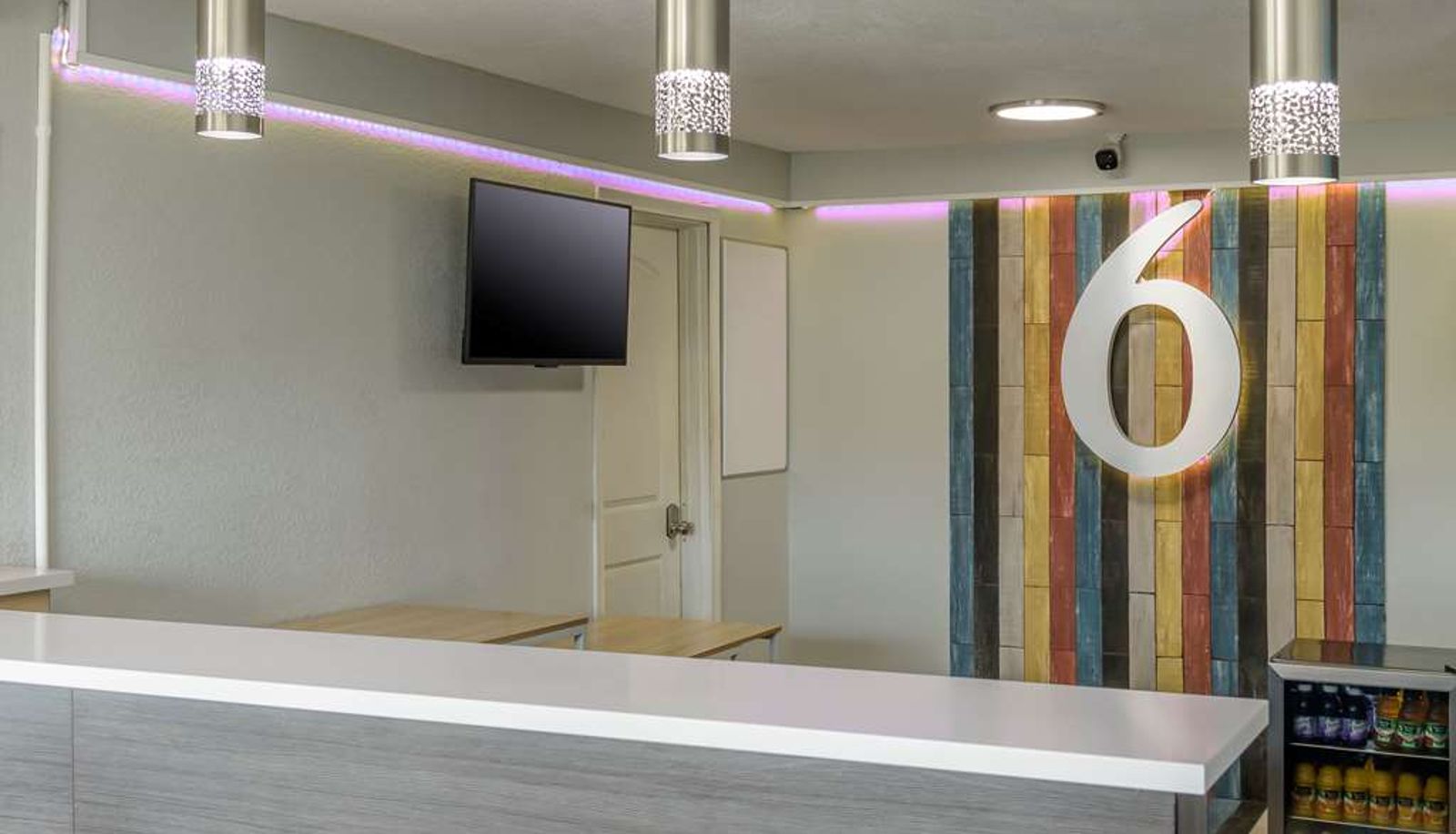 Hall - MOTEL 6 TOPEKA NORTHWEST