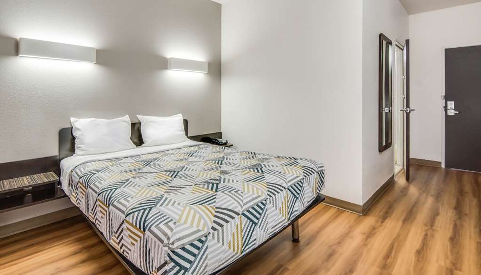 Standard room (double) - Motel 6 Cleburne