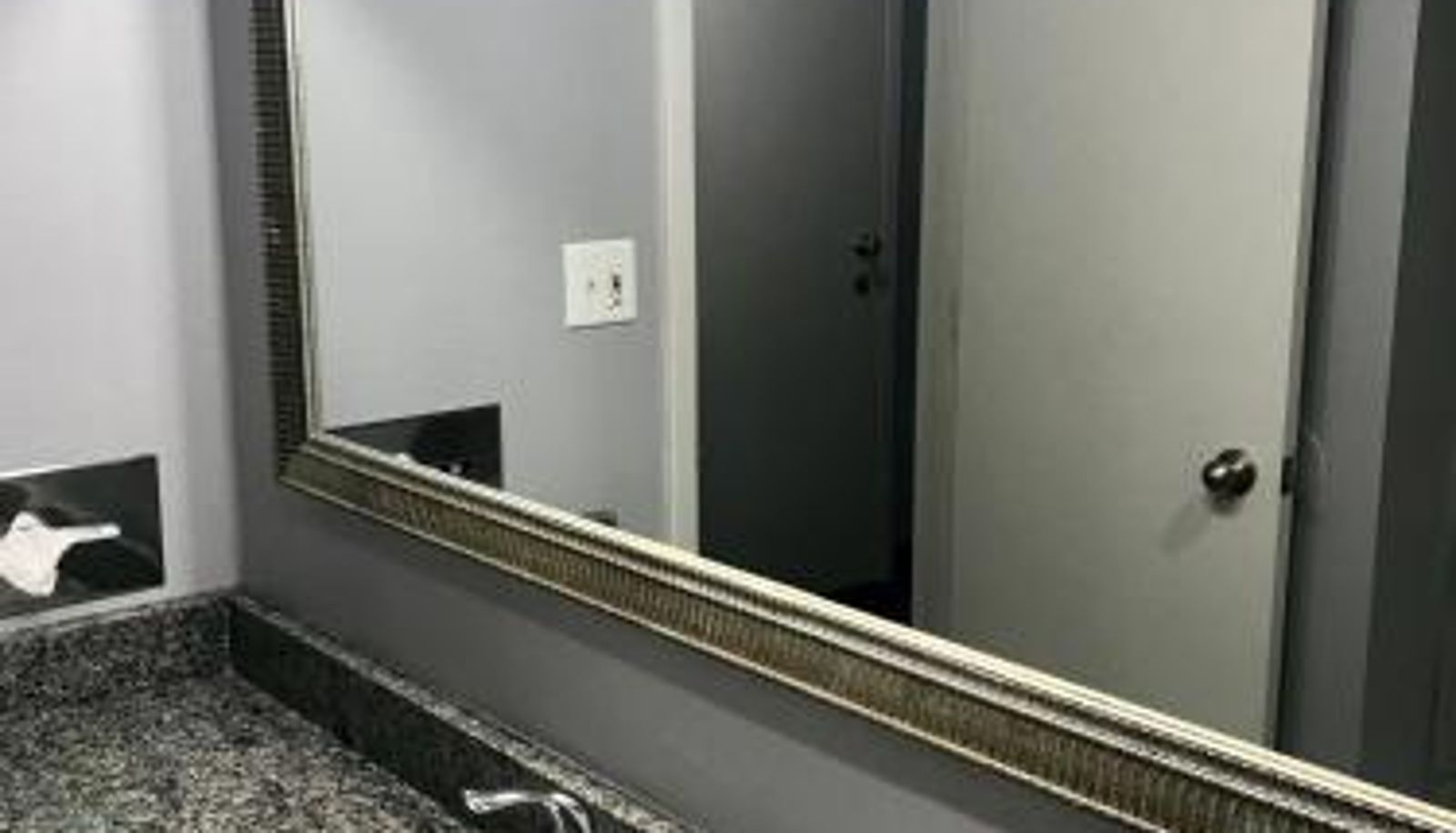 Bathroom - American Inn North Kansas City