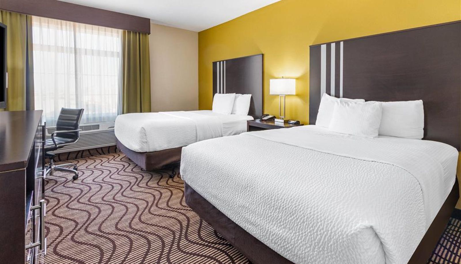 Room - La Quinta Inn & Suites by Wyndham Artesia