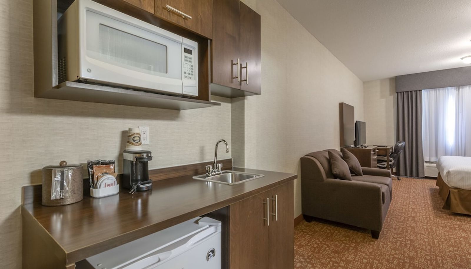 Suite - Devonian Hotel & Suites
