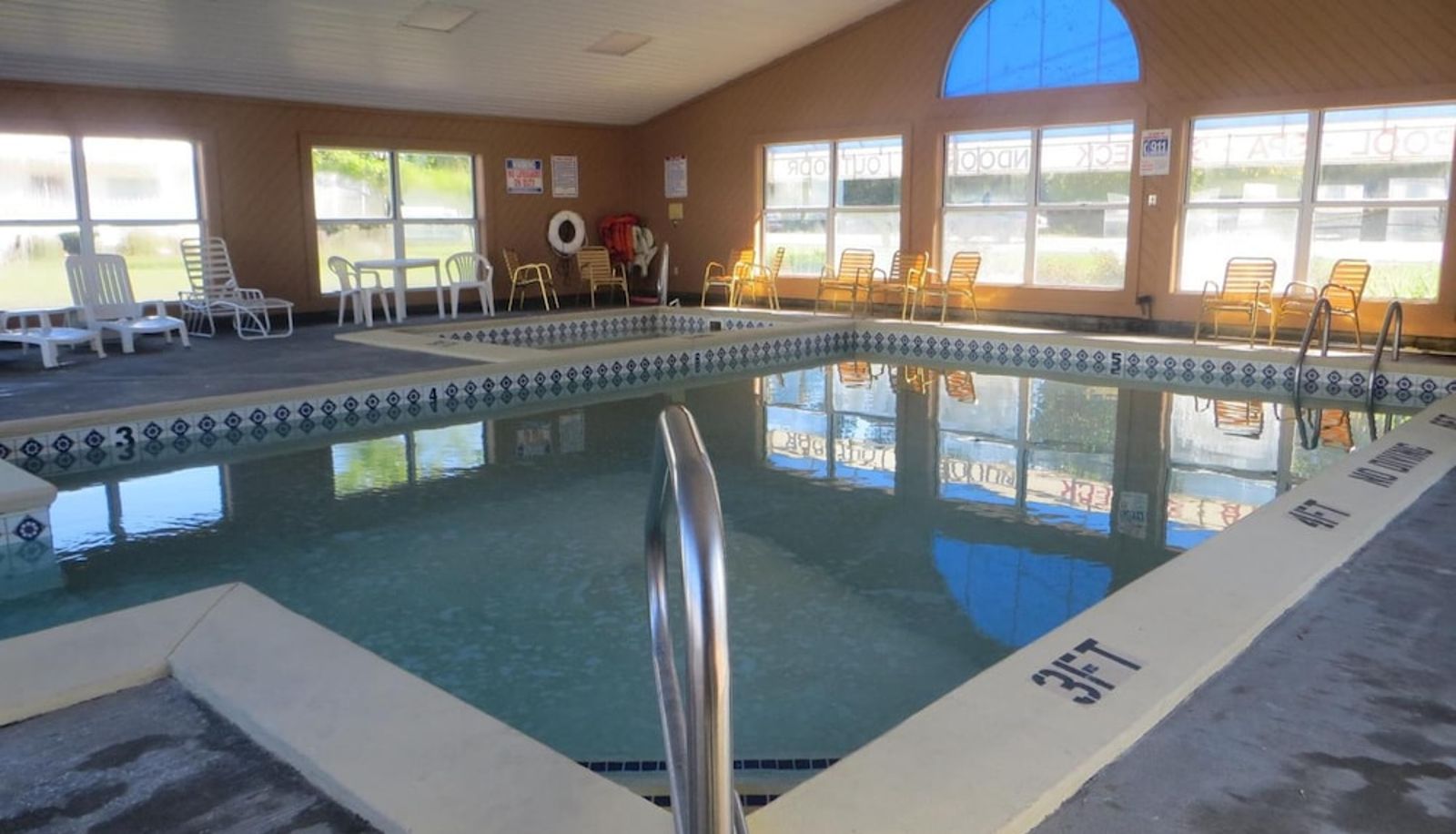 Basen - Sunrise Beach Motel