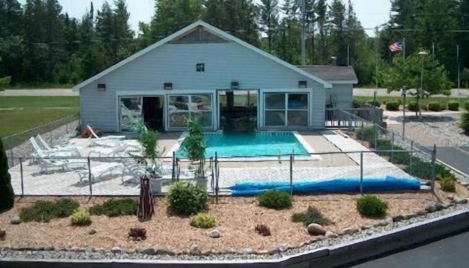 Basen - Bell's Melody Motel