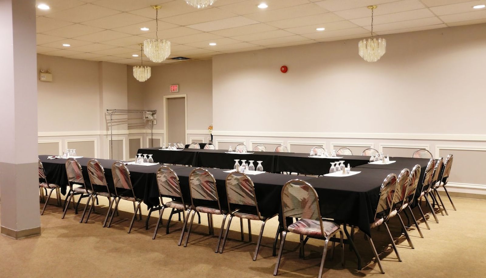 Meeting room - Tamarack Motor Inn