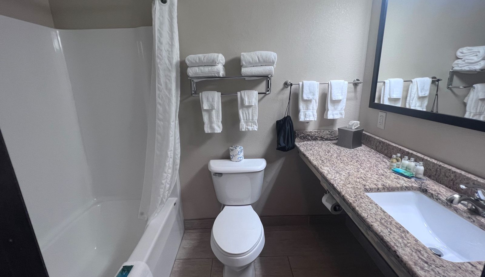 Zimmer - Cobblestone Inn & Suites - Fort Dodge