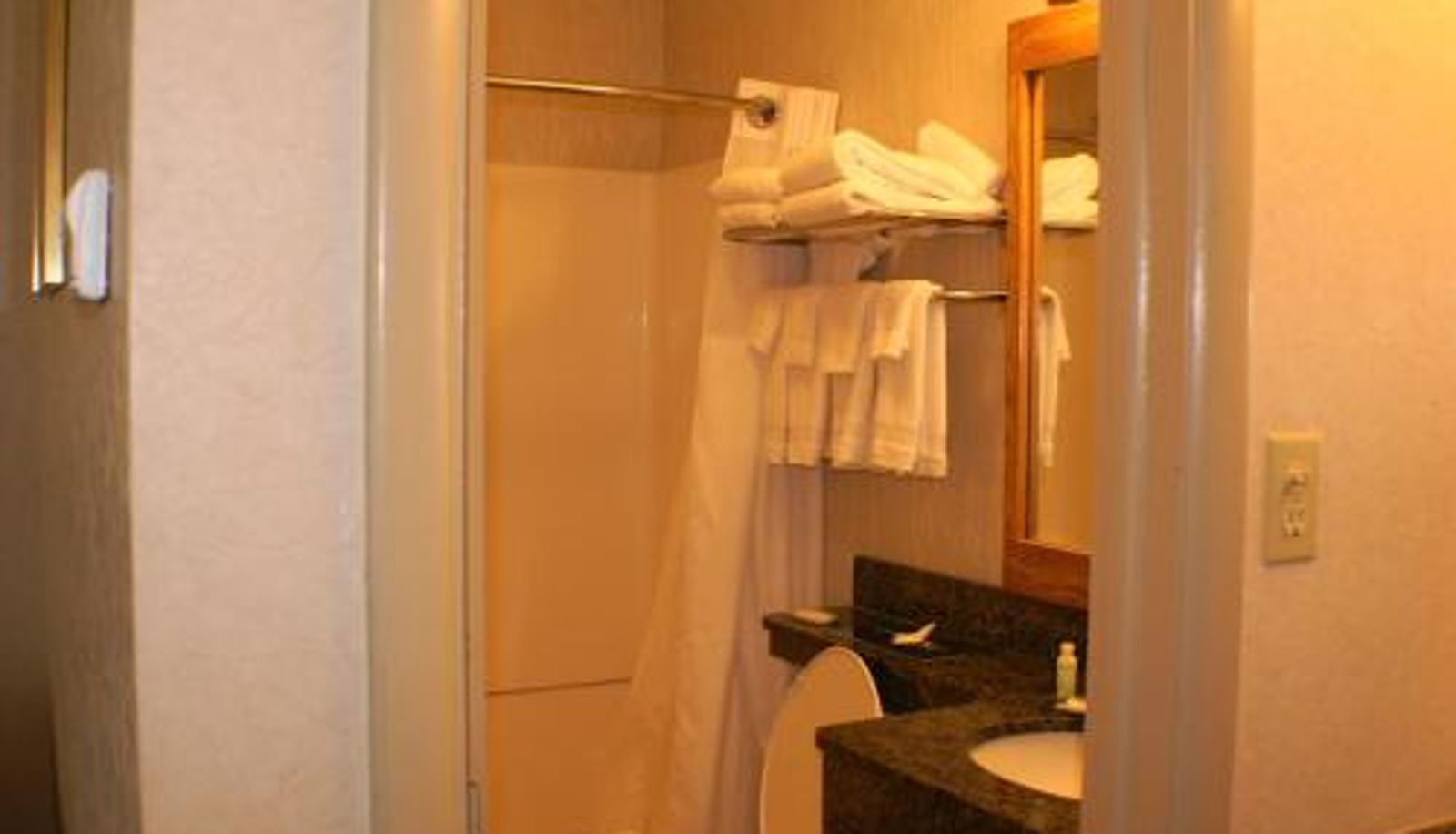 Badezimmer - Landmark Motor Inn