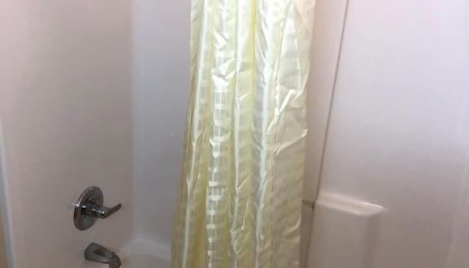 Bathroom - Deluxe Inn